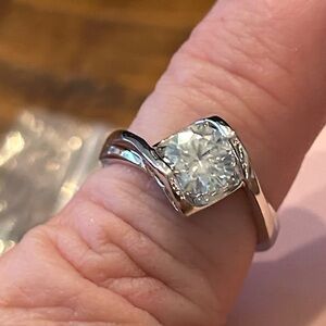 Round Moissanite Diamond light green ring size 6